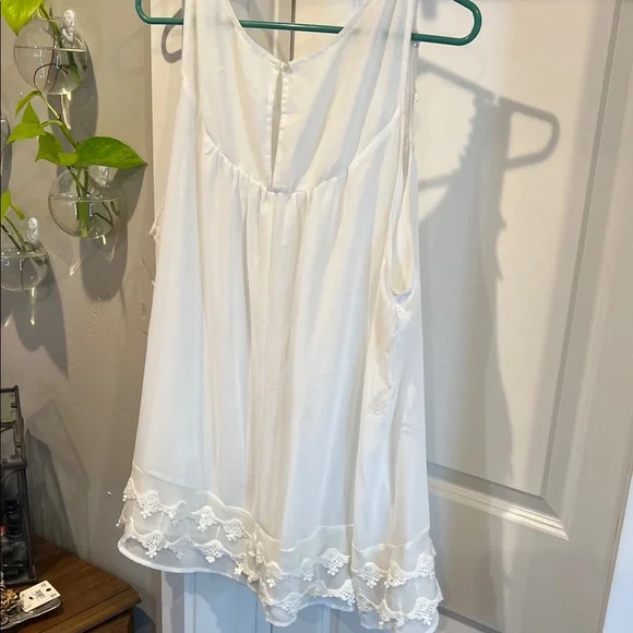 Elegant White Lace Women's Top - Picture 5 of 6